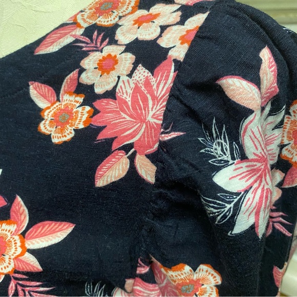 Loft Zinnia Puff Sleeve Tee Size Medium Floral Print NWT - Picture 3 of 6